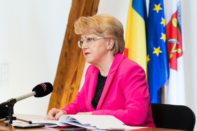 Primăria încasează mai mulți bani decât reușește să cheltuiască