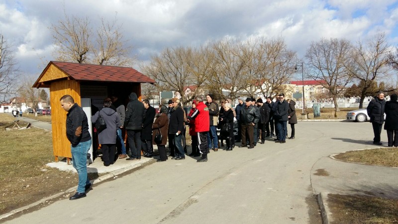 Coada la iesirea din Cimitir. Sibienii, nemultumiti