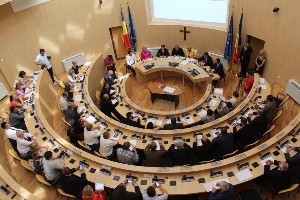 Doi manageri de 10 la instituțiile de cultură ale CJ