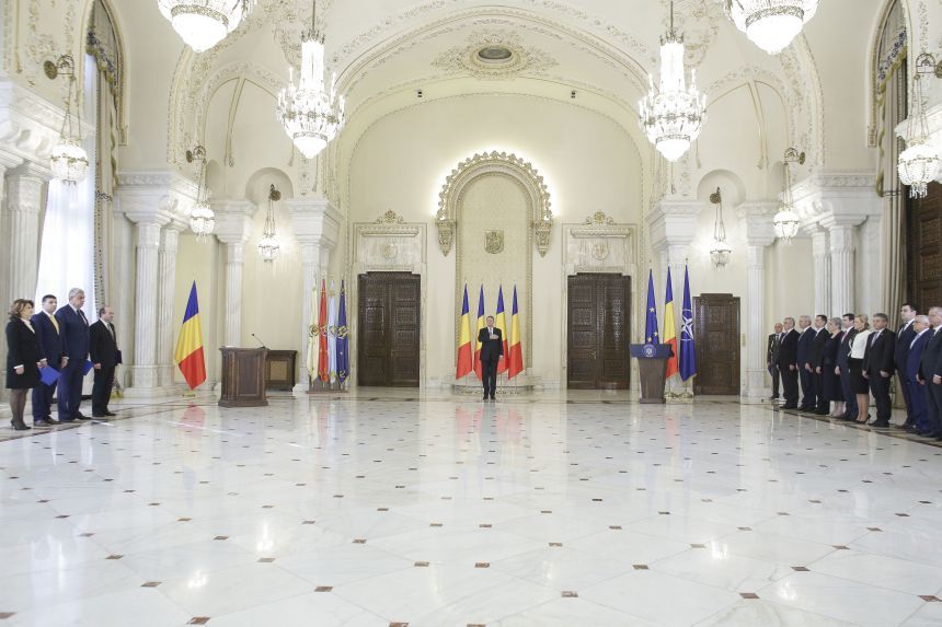 Noii miniştri au depus jurământul