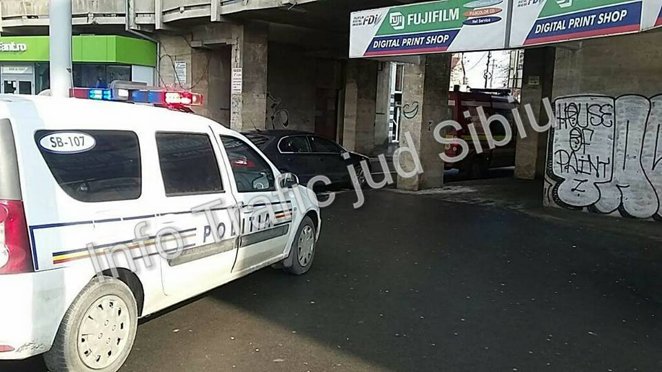 Femeie lovită pe trecerea de pietoni