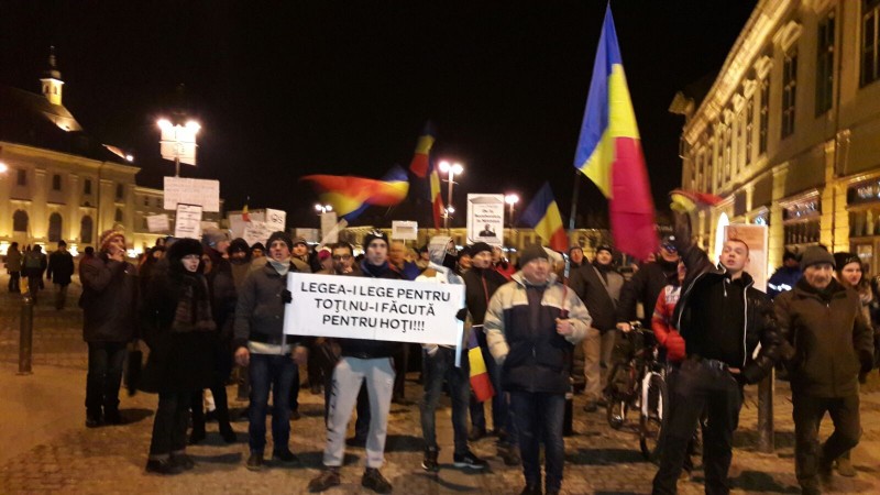 #rezist 14  – Peste o suta de persoane la protest