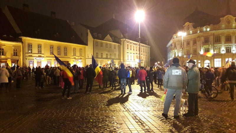 Sibiul rezista: protestatari in strada, pentru a noua seara