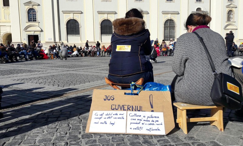 Peste o sută de sibieni, la protestul prin cultură