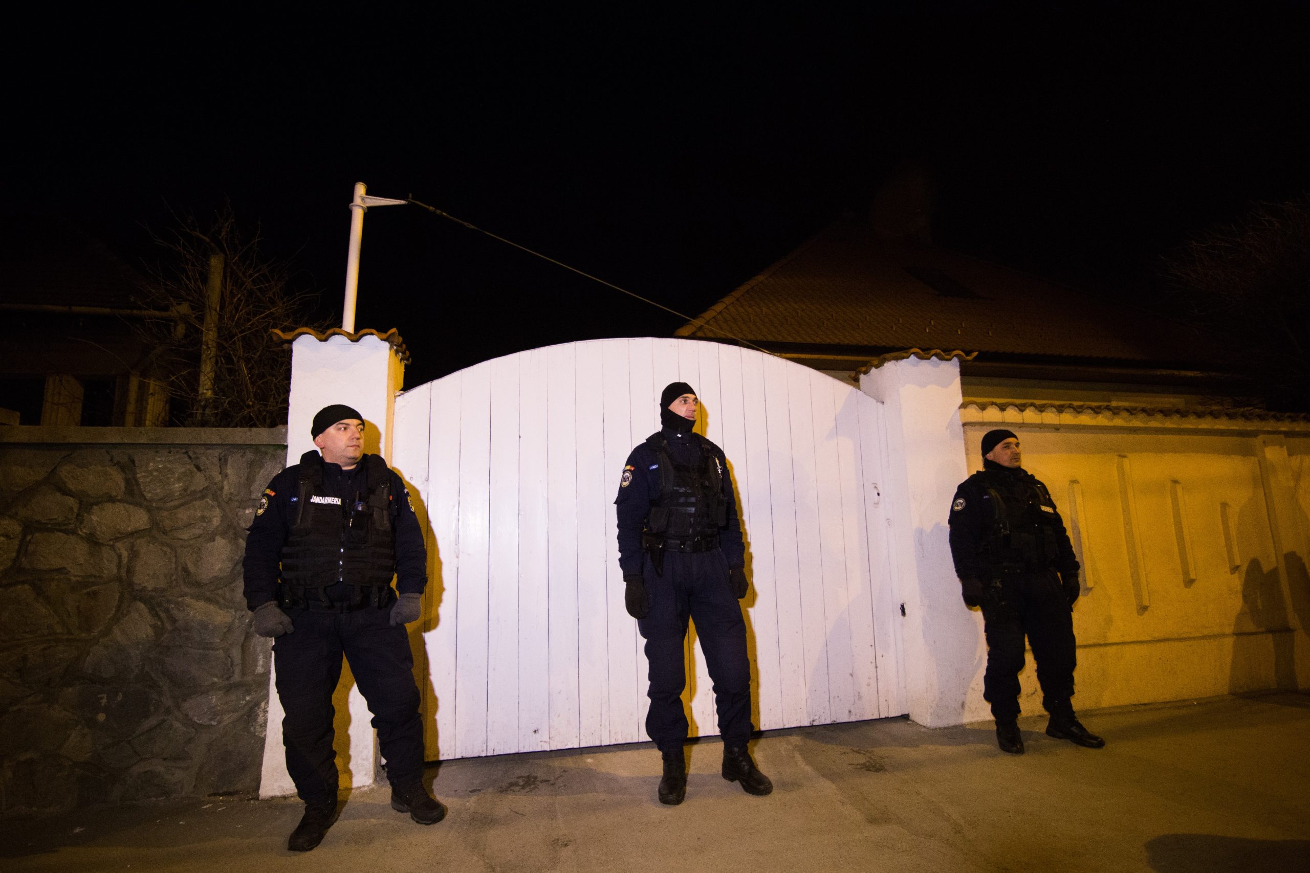 In fata casei presedintelui Iohannis