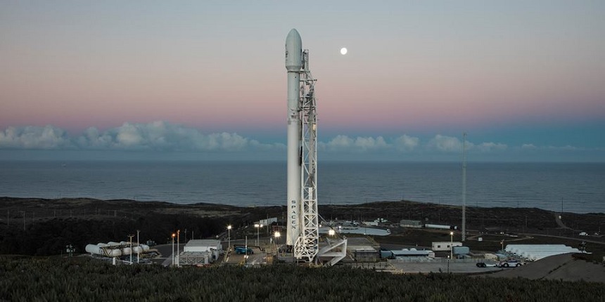 SpaceX a lansat cu succes capsula Dragon