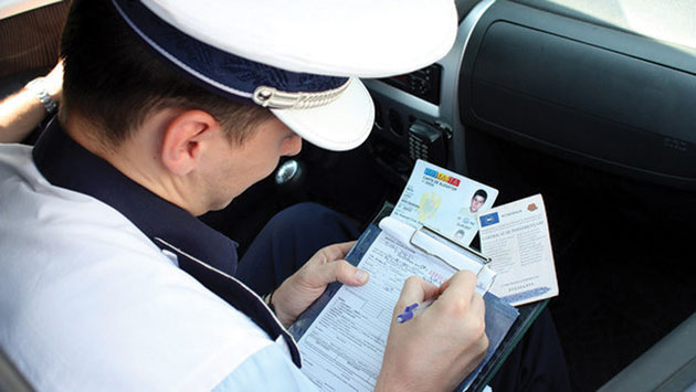 Tupeu de tupeu: Băut și fără permis, s-a urcat la volan