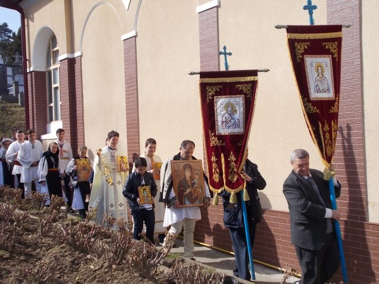 GALERIE FOTO – Duminică specială la Biserica din Cimitir