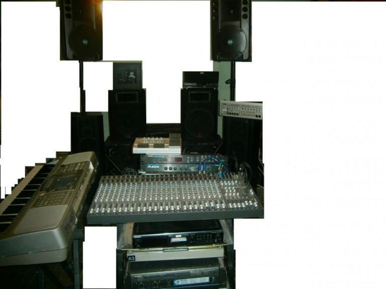 Formație de muzică, prădată de aparatură electronică de mii de euro