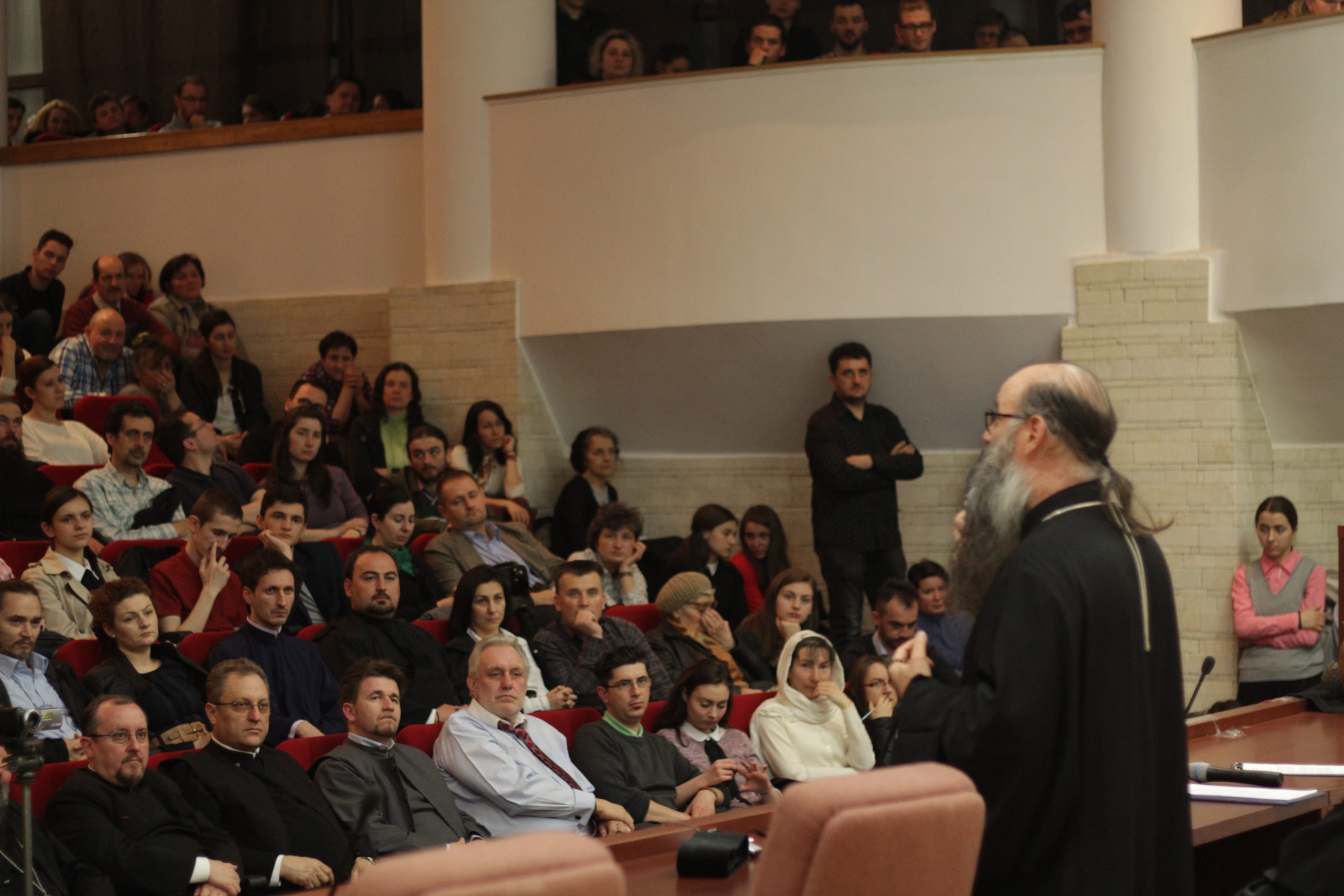 „Preasfințitul Siluan, un model pentru tinerii din Italia”, spun organizatorii