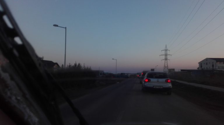 FOTO – A doua zi de nervi din cauza semaforului de la intrarea în Sibiu