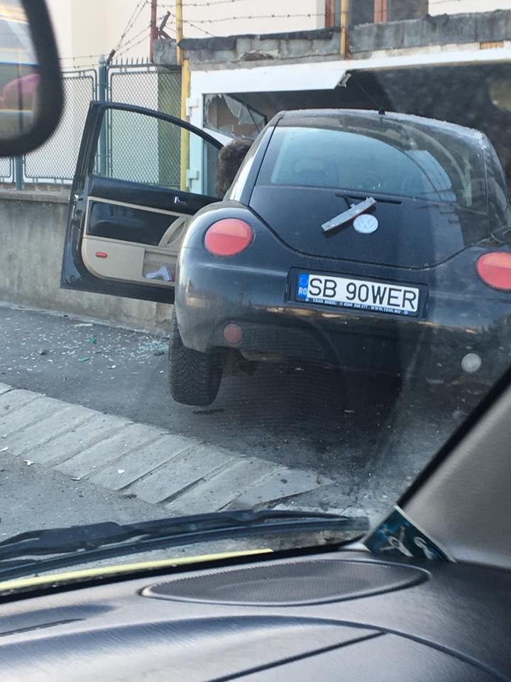 Patru răniţi într-un accident provocat de o şoferiţă care circula pe contrasens