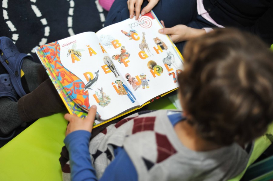 Copiii și adulții cu autism vor beneficia de terapie decontată de CNAS