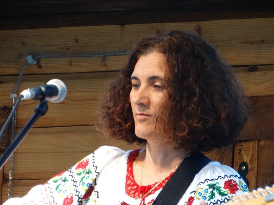 Raluca Cismaru – din suflet pentru folk