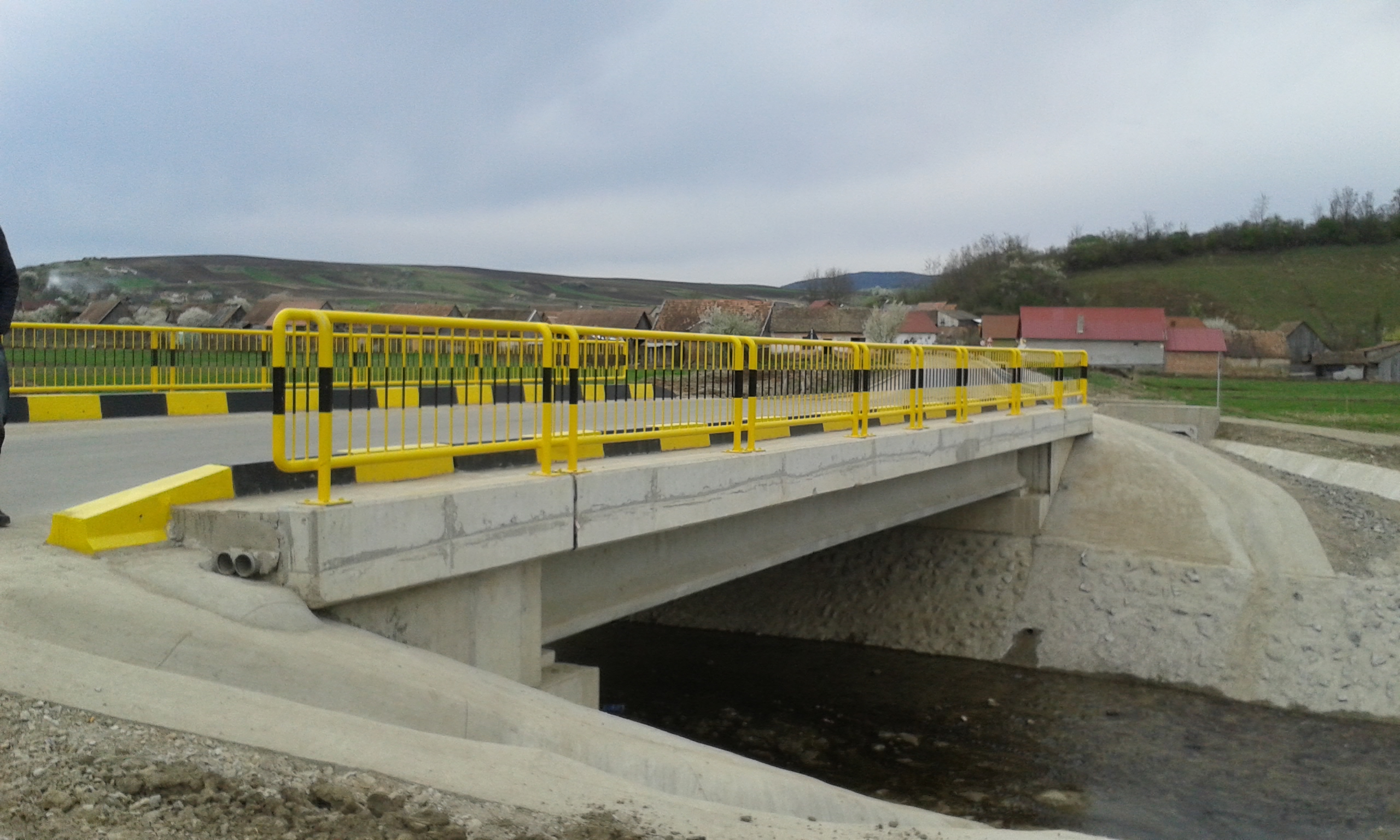 Drum modernizat la limita cu județul Alba