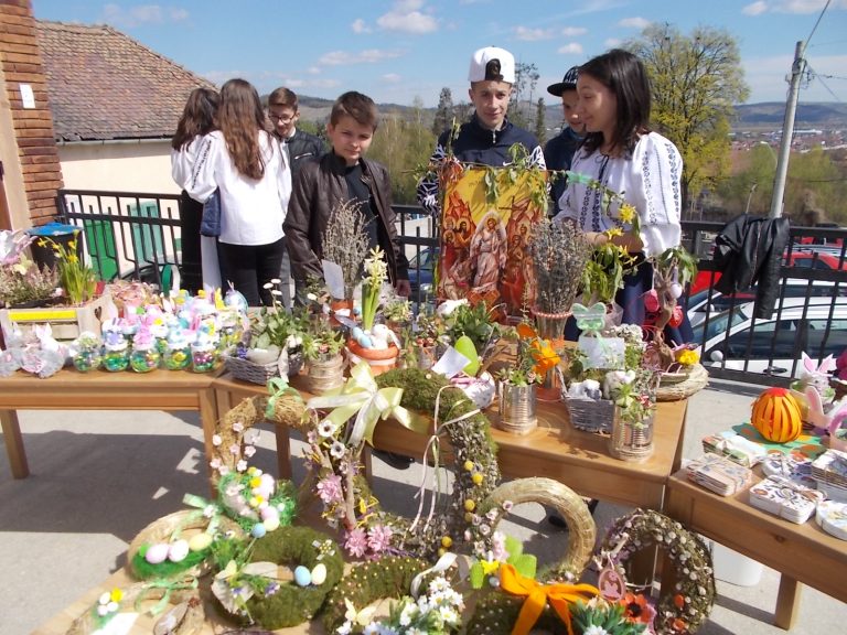 GALERIE FOTO – Bazar de Florii la Biserica din Cimitirul Ortodox