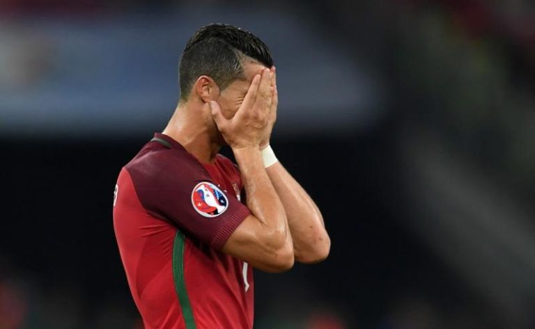 Cristiano Ronaldo ar fi plătit 375.000 de dolari unei femei pentru a scăpa de acuzaţia de viol