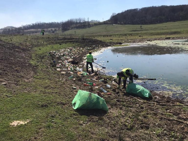 GALERIE FOTO – Dezastru la baraj. Ce au lăsat oamenii în urma lor