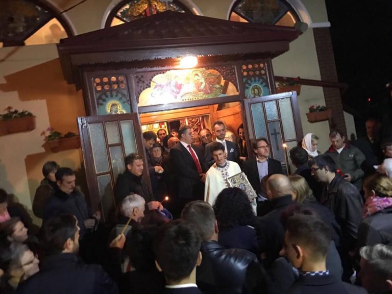 GALERIE FOTO – Mii de oameni la slujbele de Înviere din oraș