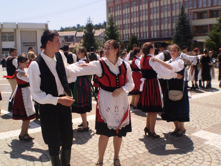 Pregătiri pentru Festivalul de Dansuri Maghiare
