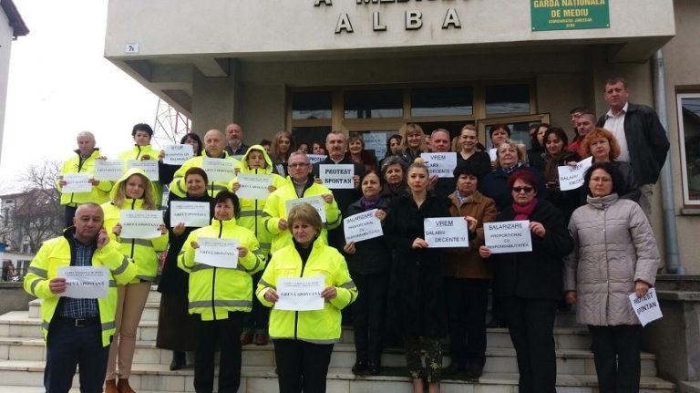 Protest al angajaţilor agenţiilor pentru protecţia mediului în Bucureşti şi în ţară
