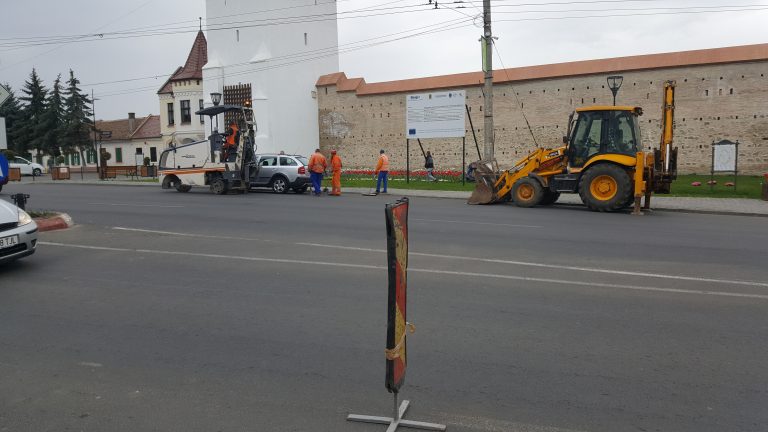 FOTO – O firmă reface două străzi pe cheltuială proprie