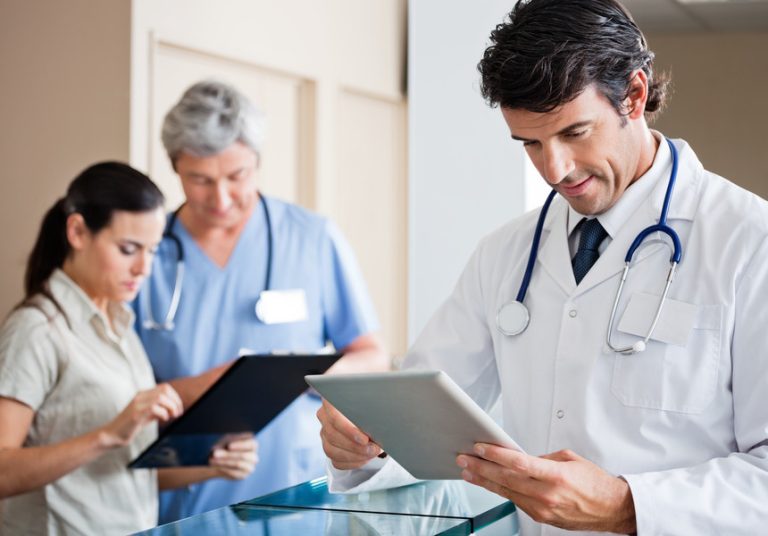 CMR propune angajarea fără concurs a medicilor în județele defavorizate