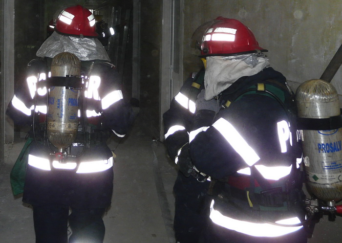 Scăpări de gaze într-un bloc. Locatarii au fost evacuați