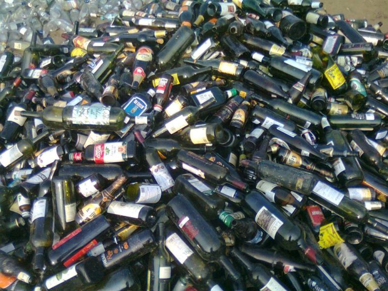 Premieră: Se colectează deșeurile din sticlă