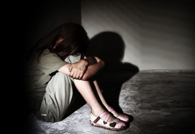 Bărbat reținut după ce a încălcat ordinul de protecție provizoriu.El și-a bătut unul dintre copii