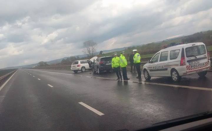 Accident pe autostrada, 3 oameni au fost răniţi