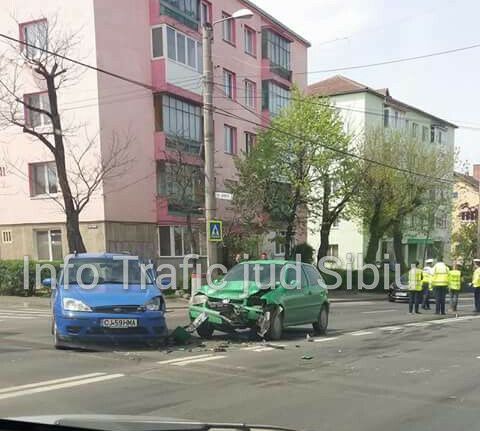 Accident pe strada Bâlea, o şoferiţă nu a acordat prioritate