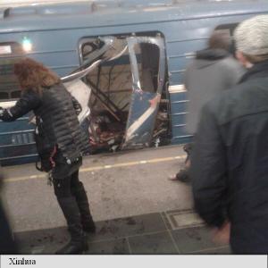 Cel puţin 10 morţi într-o explozie la metroul din Sankt Petersburg