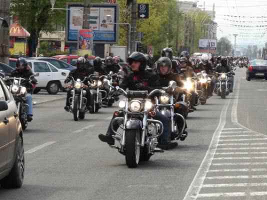 Motociclistii există în trafic şi mărşăluiesc pe străzile din oraş