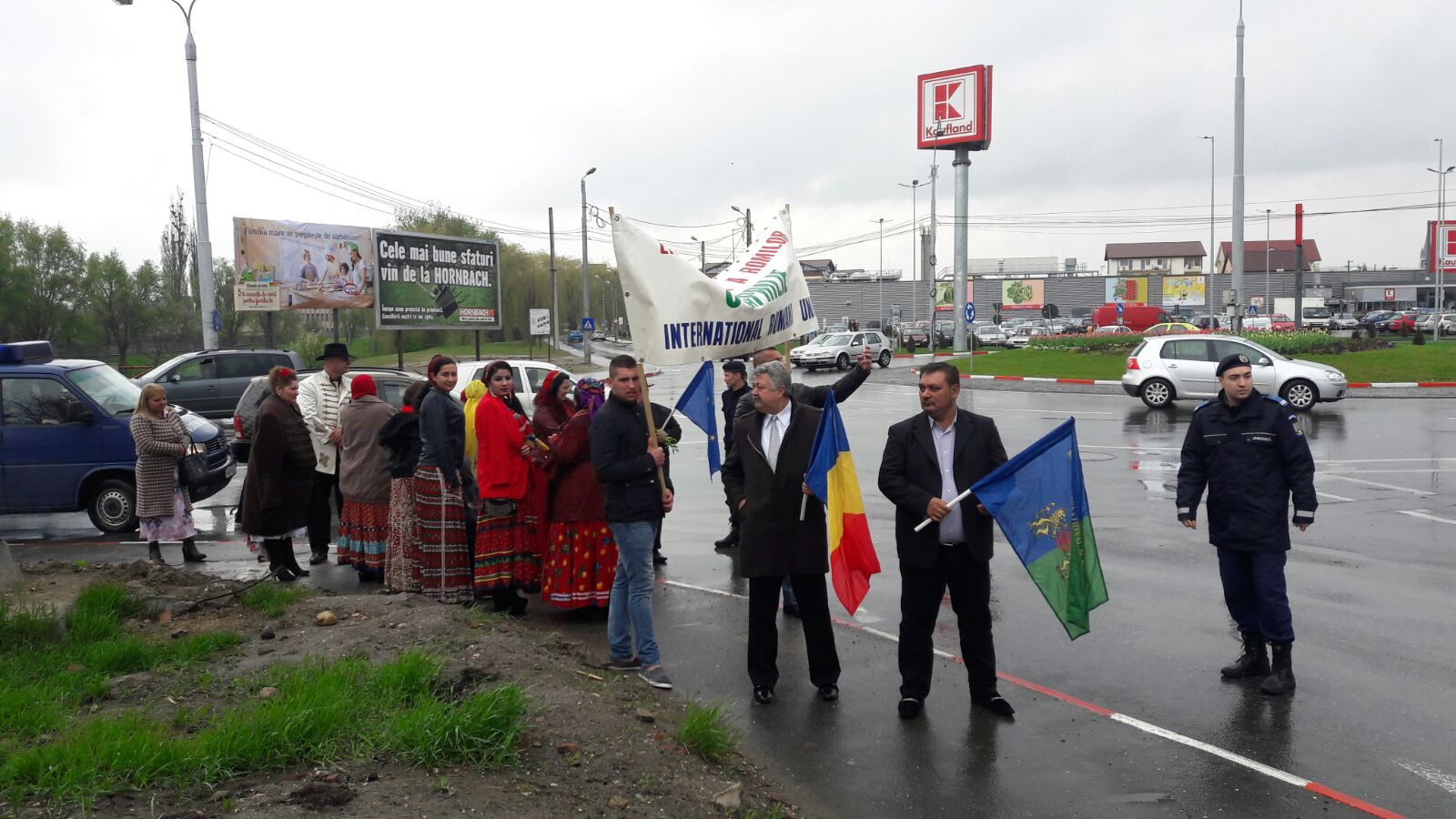 FOTO: Romii şi-au sărbătorit ziua cu dansuri şi mâncare tradiţională