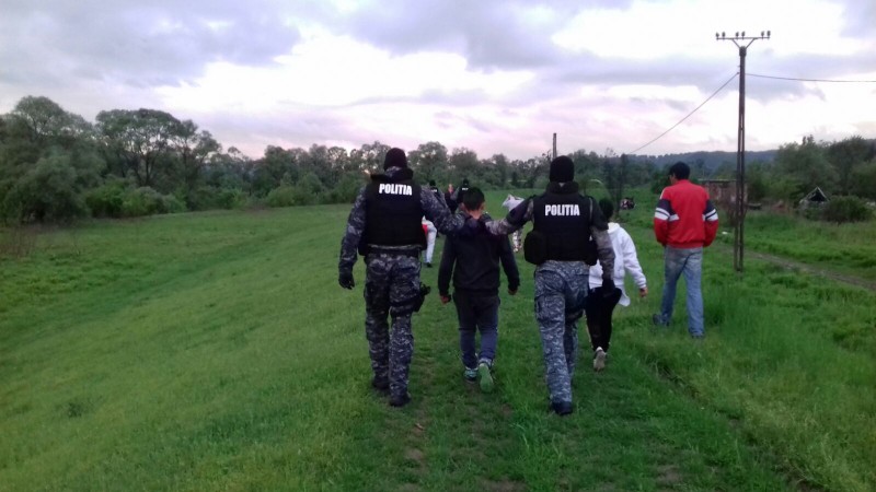VIDEO – Doi barbati, retinuti pentru furturi