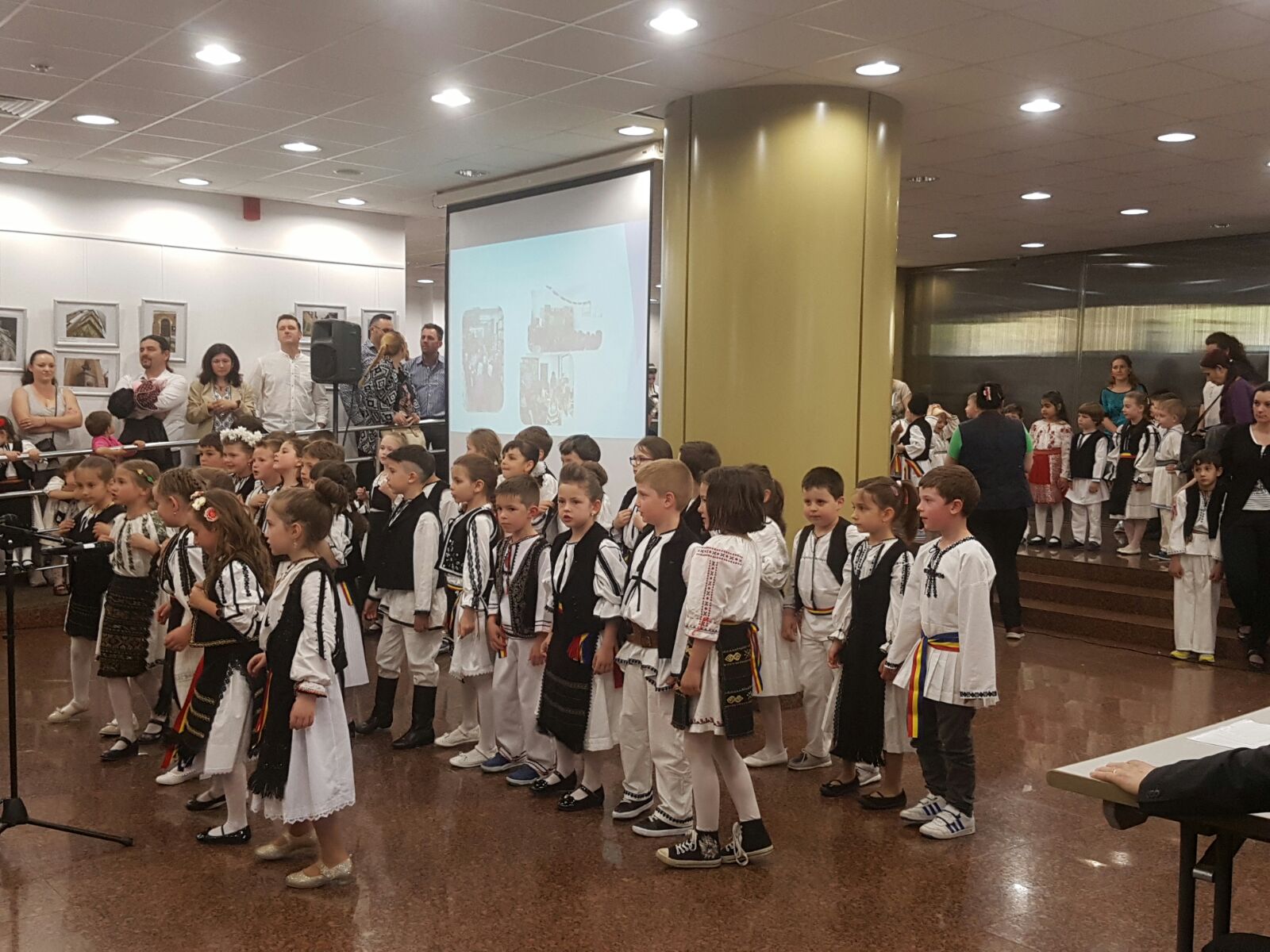 Festivalul „Joc și cântec strămoșesc”, la Biblioteca ASTRA