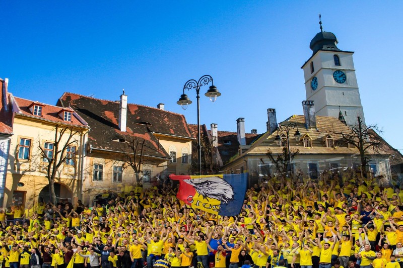 Meciul de baschet Steaua – CSU Sibiu se vede în Pţa. Mică