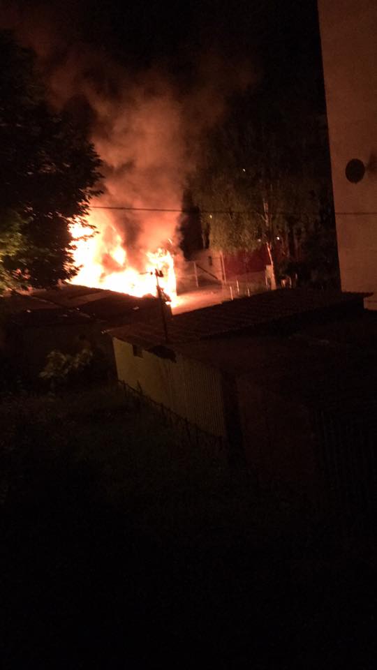 Chioșc distrus de un incendiu provocat de o mână criminală