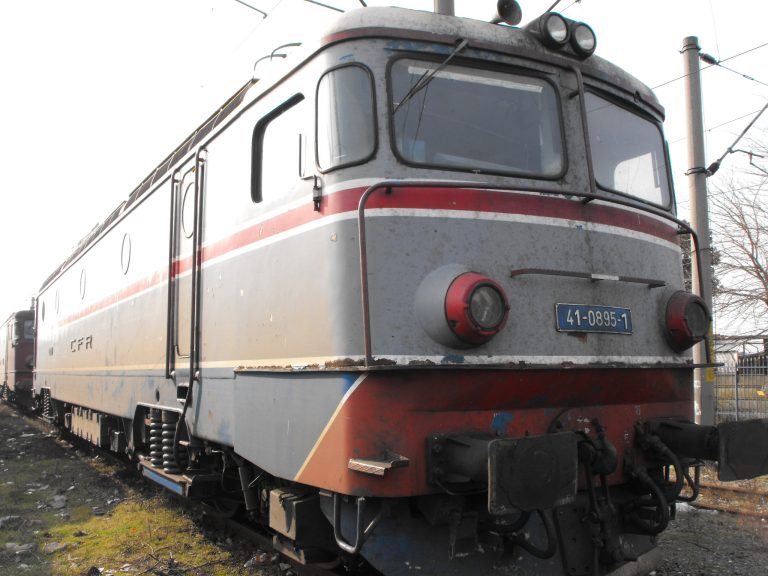 Circulația trenurilor, oprită între Sibiu și Brașov, după ce trenul spre București a lovit 4 cai