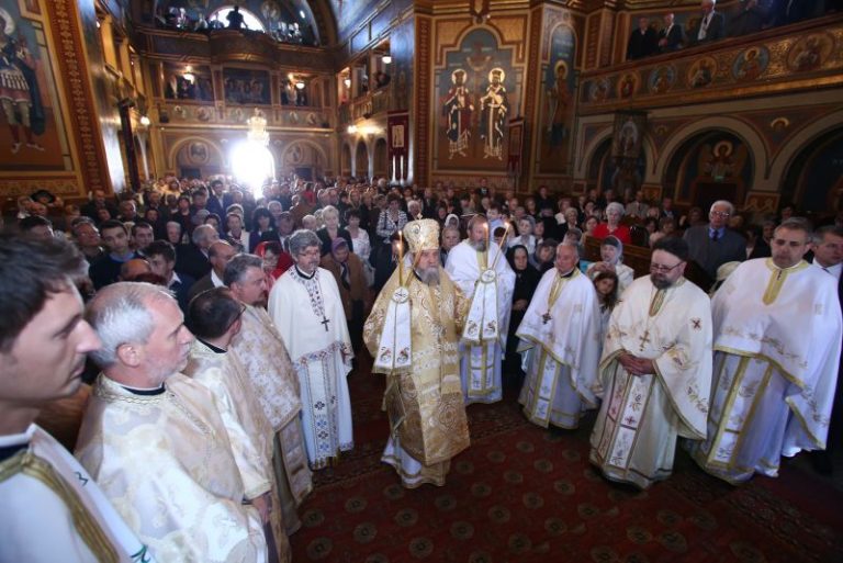GALERIE FOTO – Mitropolitul Ardealului, la Mediaș și Motiș