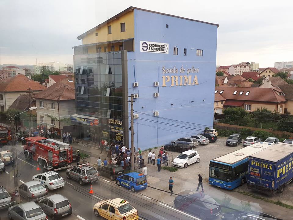 Incendiu la o firmă de pe Calea Dumbrăvii, a luat foc un server