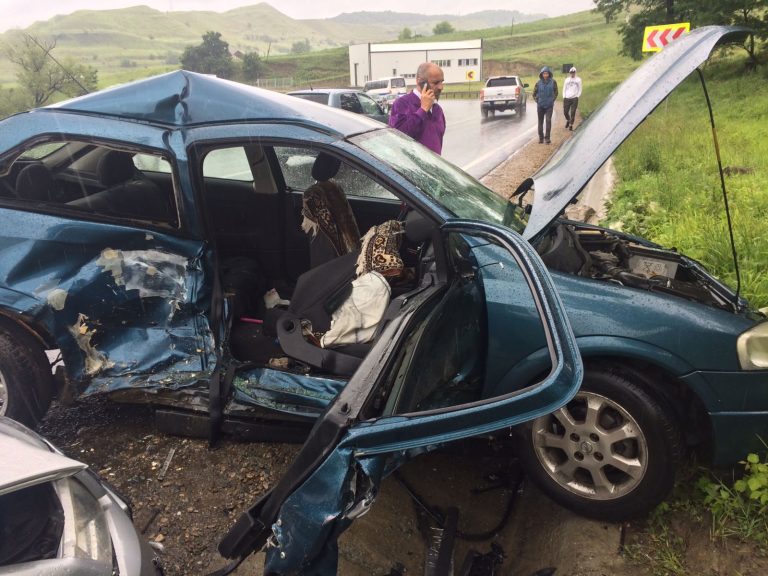 GALERIE FOTO – 6 răniți într-un accident rutier la Tîrnava