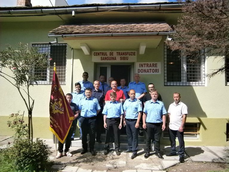 Au donat sânge pentru a salva vieți