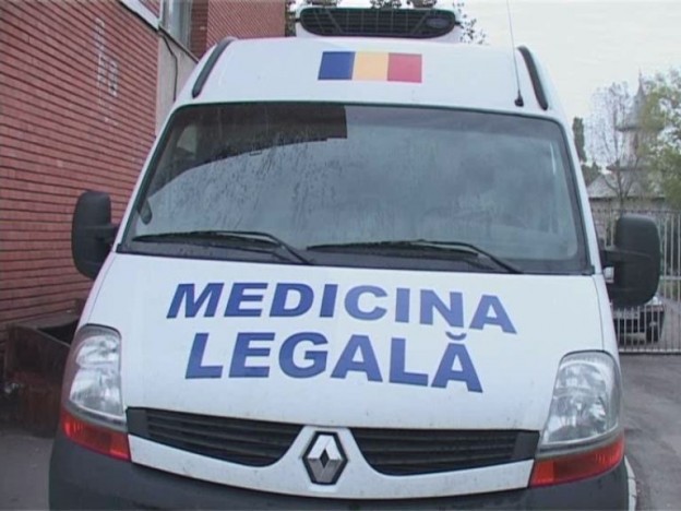 Bărbat găsit fără suflare în casă