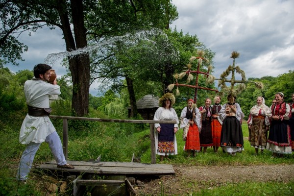 Ziua IEI, sărbătorită în Muzeul ASTRA. Acces gratuit pentru persoanele îmbrăcate popular