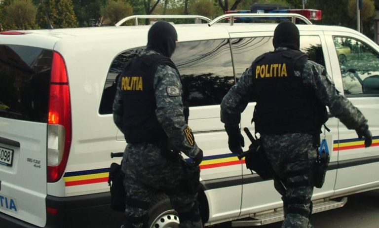 Autoturism urmărit mai mulți kilometri de polițiștii rutieri