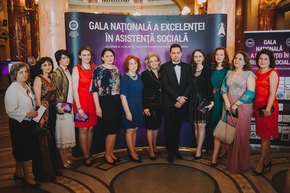 Asistenți sociali din toată țara participă la o conferință organizată în Agnita