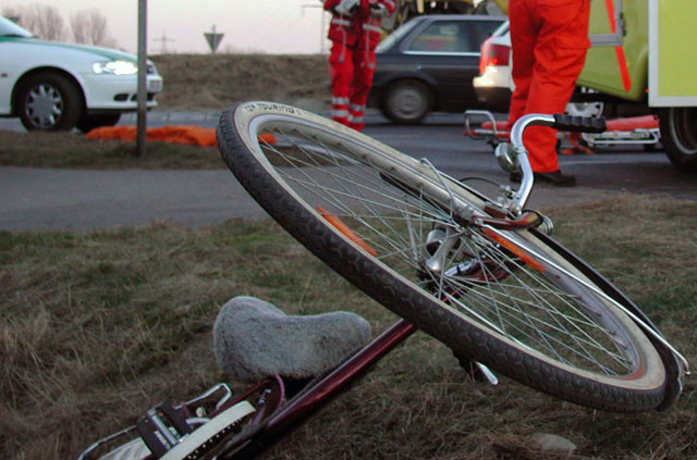 Bărbat în stare de inconștiență după ce a căzut cu bicicleta