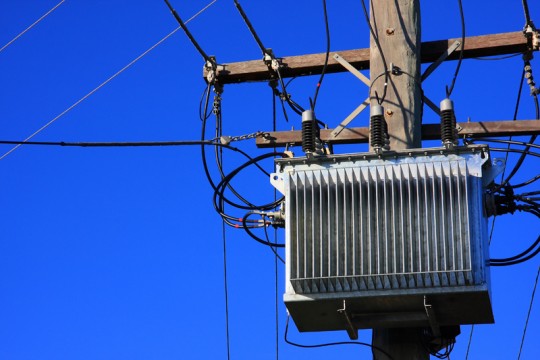 Avarie majoră la un post de transformare. Zeci de mii de oameni, fără curent electric